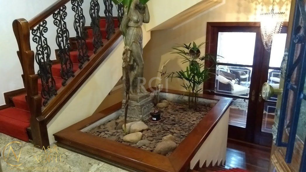 Casa à venda com 4 quartos, 564m², 2 suítes, 2 vagas, Rua Bororo no bairro Vila Assunção em Porto Alegre