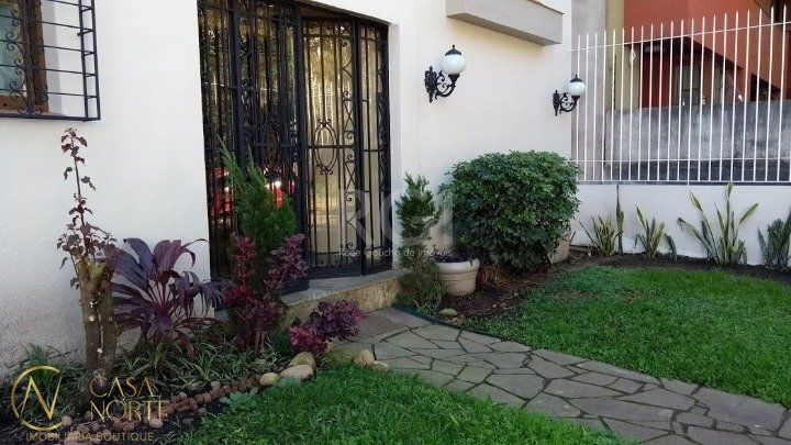 Casa à venda com 4 quartos, 564m², 2 suítes, 2 vagas, Rua Bororo no bairro Vila Assunção em Porto Alegre