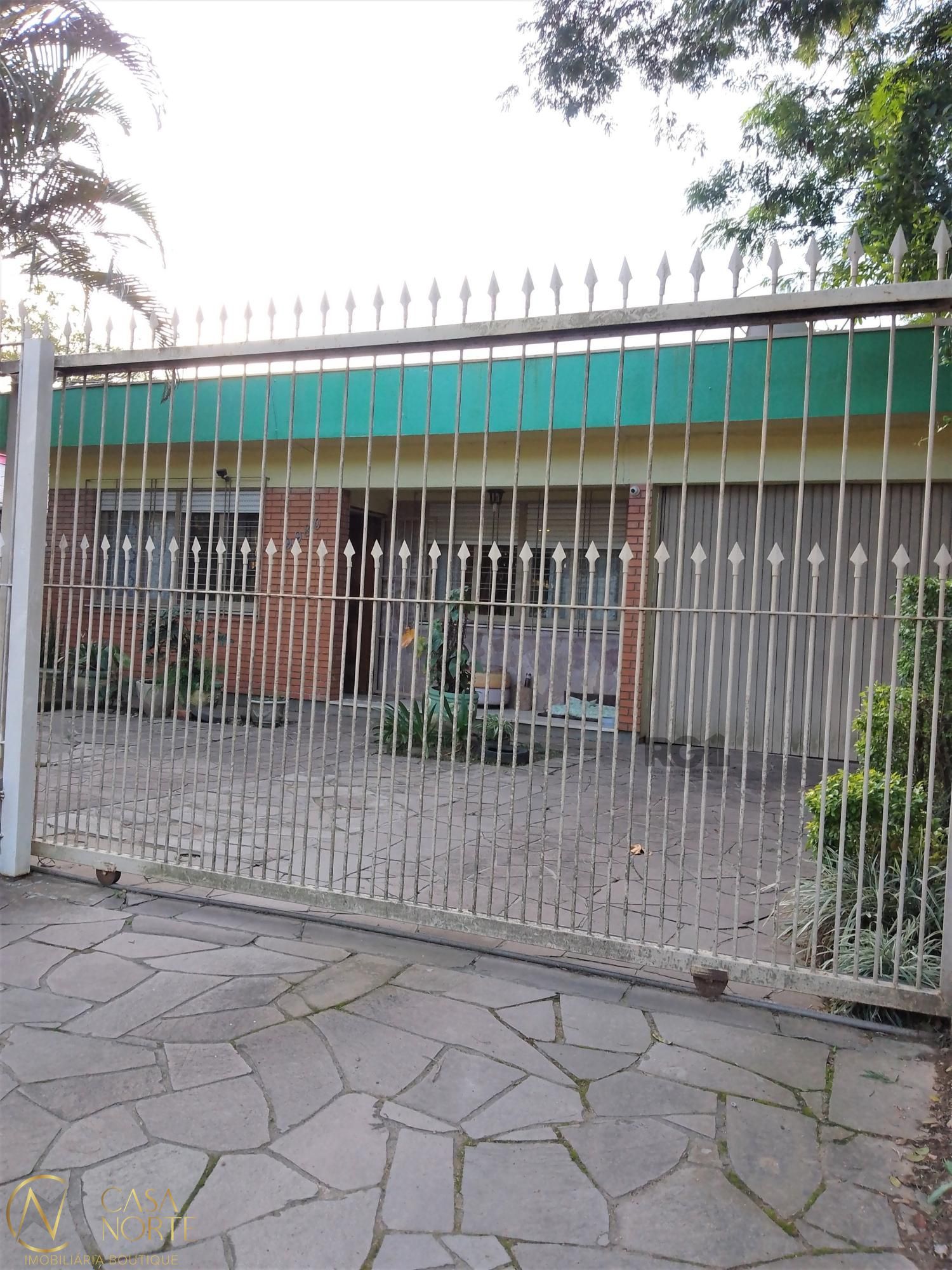 Casa à venda com 4 quartos, 245m², 2 vagas, Avenida Protásio Alves no bairro Morro Santana em Porto Alegre