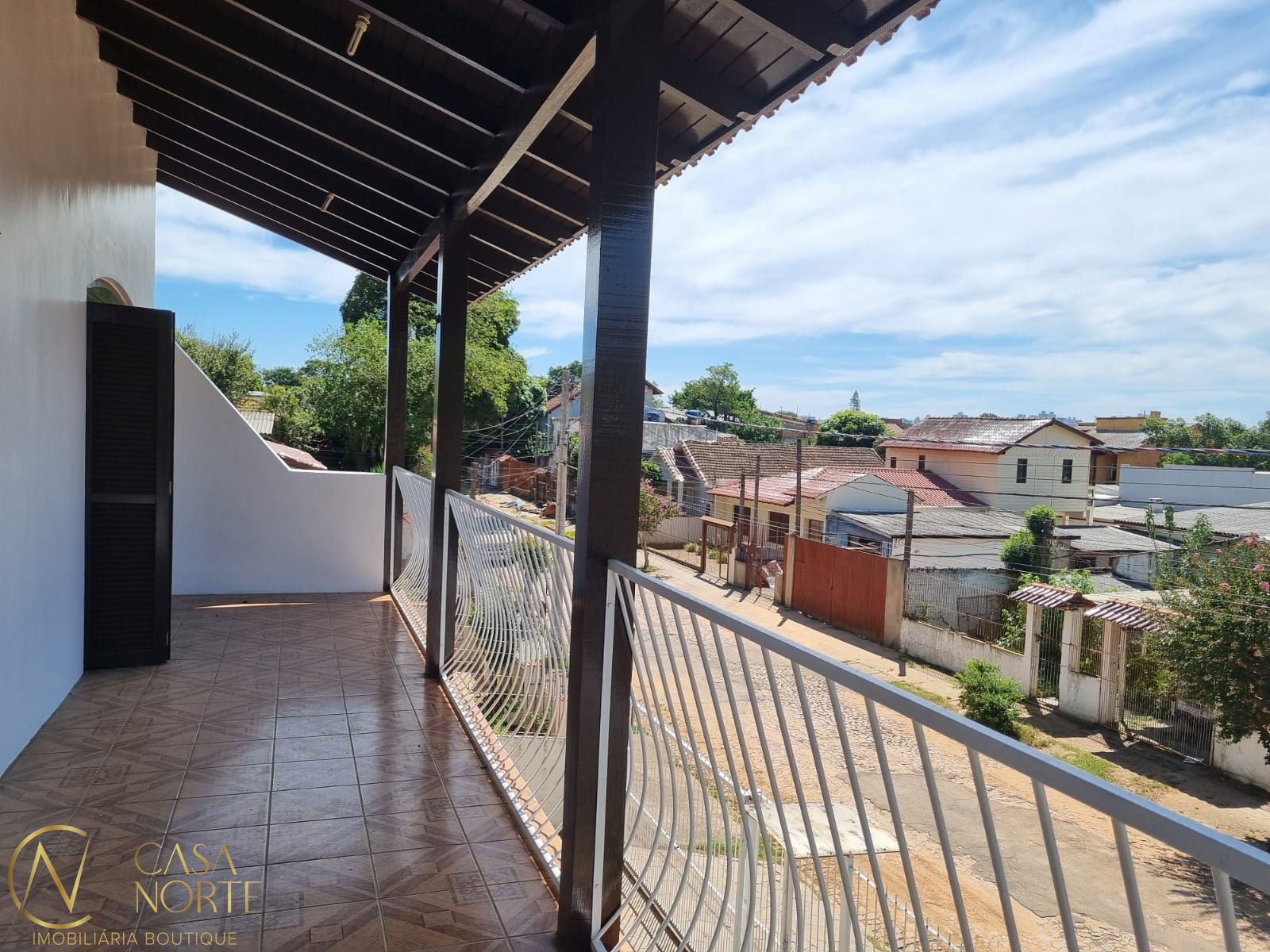Casa à venda com 5 quartos, 400m², 1 suíte, 5 vagas, Rua Doutor Breno Dias de Castro no bairro Partenon em Porto Alegre