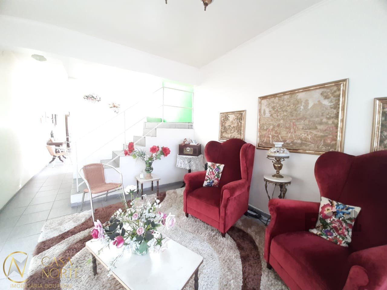 Casa à venda com 4 quartos, 256m², 1 suíte, 2 vagas, Rua Gomes Jardim no bairro Santana em Porto Alegre