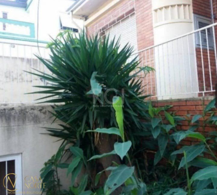 Casa à venda com 3 quartos, 253m², 1 suíte, 1 vaga, Praça Jayme Telles no bairro Santana em Porto Alegre