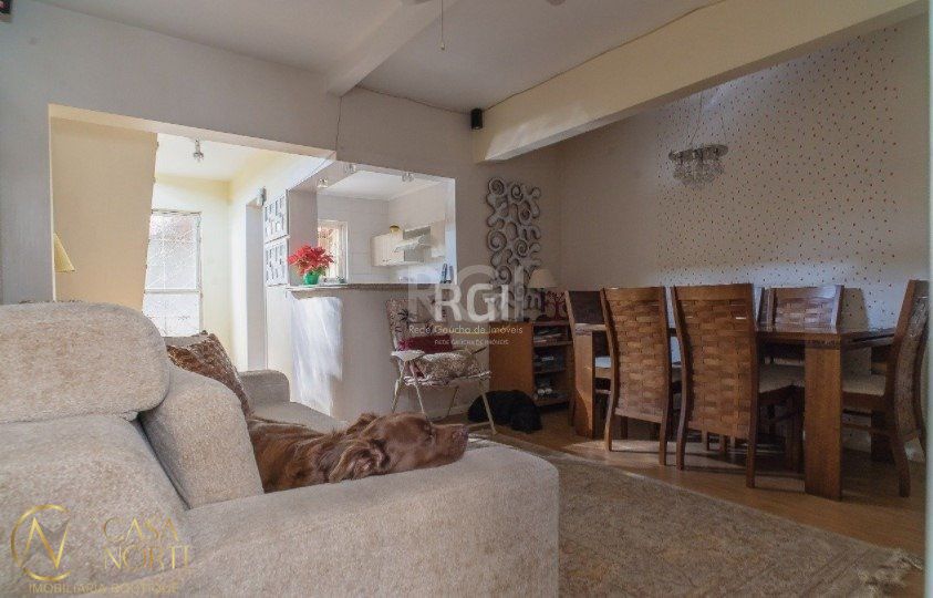 Casa à venda com 2 quartos, 147m², 2 vagas, Rua Guilherme Alves no bairro Partenon em Porto Alegre