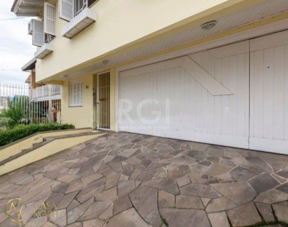 Casa à venda com 5 quartos, 250m², 1 suíte, 4 vagas, Rua Doutor João Dahne no bairro Sarandi em Porto Alegre