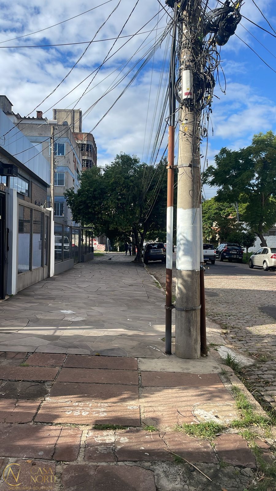 Terreno à venda  com 121m², Rua Monsenhor Veras no bairro Santana em Porto Alegre