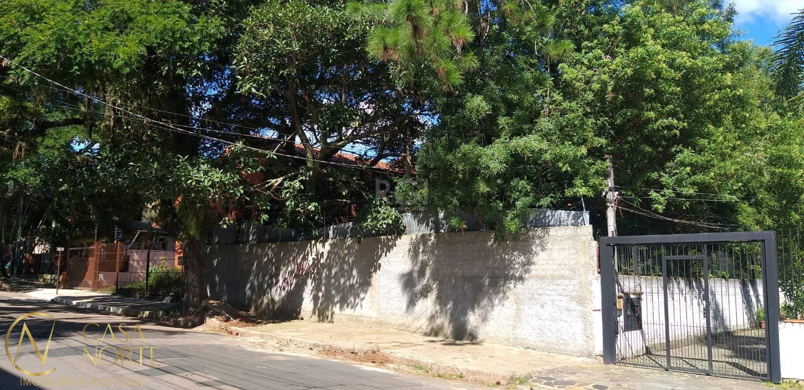 Terreno à venda  com 1014m², Rua Doutor Mário Totta no bairro Tristeza em Porto Alegre
