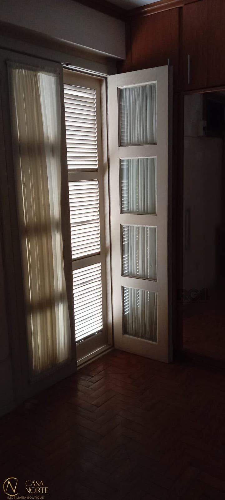 Apartamento à venda com 3 quartos, 110m², Rua Teixeira de Freitas no bairro Santo Antônio em Porto Alegre