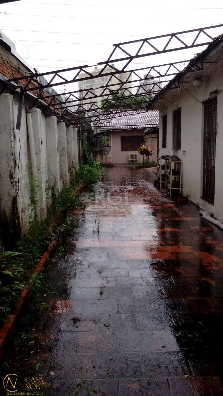 Casa à venda com 3 quartos, 78m², Rua Livramento no bairro Santana em Porto Alegre