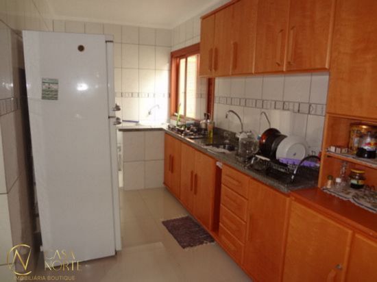 Casa à venda com 4 quartos, 330m², 1 suíte, 3 vagas, Rua Monsenhor Veras no bairro Santana em Porto Alegre