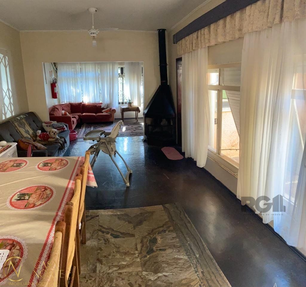 Casa à venda com 5 quartos, 330m², 1 suíte, 3 vagas, Rua Monsenhor Veras no bairro Santana em Porto Alegre