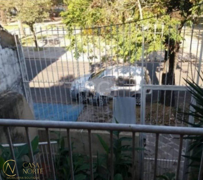 Casa à venda com 3 quartos, 253m², 1 suíte, 1 vaga, Praça Jayme Telles no bairro Santana em Porto Alegre