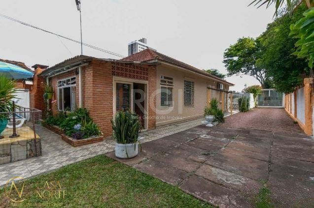 Casa à venda com 3 quartos, 160m², 3 vagas, Rua dos Burgueses no bairro Partenon em Porto Alegre