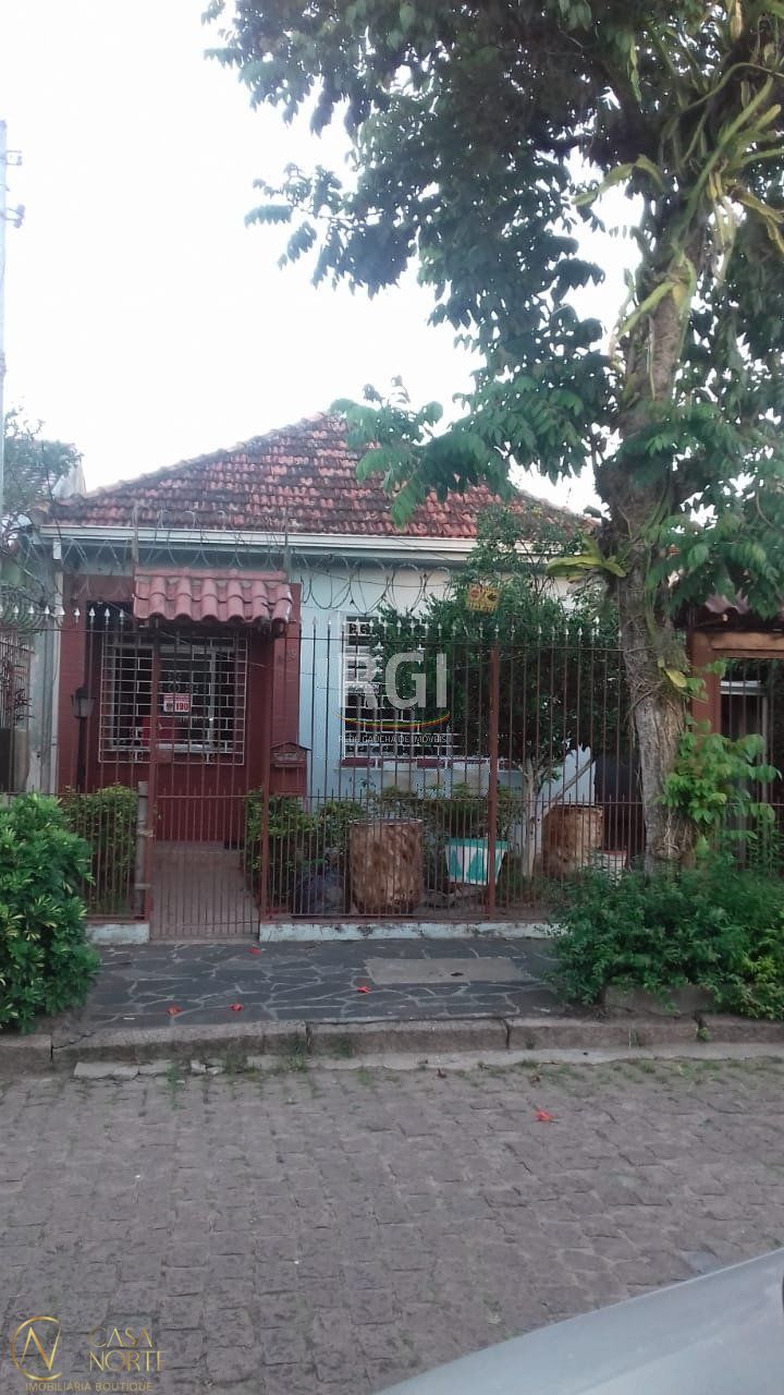 Casa à venda com 2 quartos, 70m², 2 vagas, Rua Coronel Villagran Cabrita no bairro Partenon em Porto Alegre