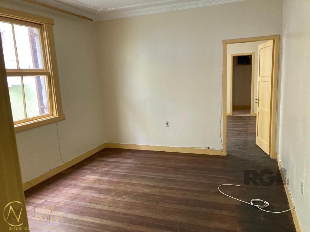 Apartamento à venda com 3 quartos, 107m², 2 suítes, Avenida Cristóvão Colombo no bairro Floresta em Porto Alegre