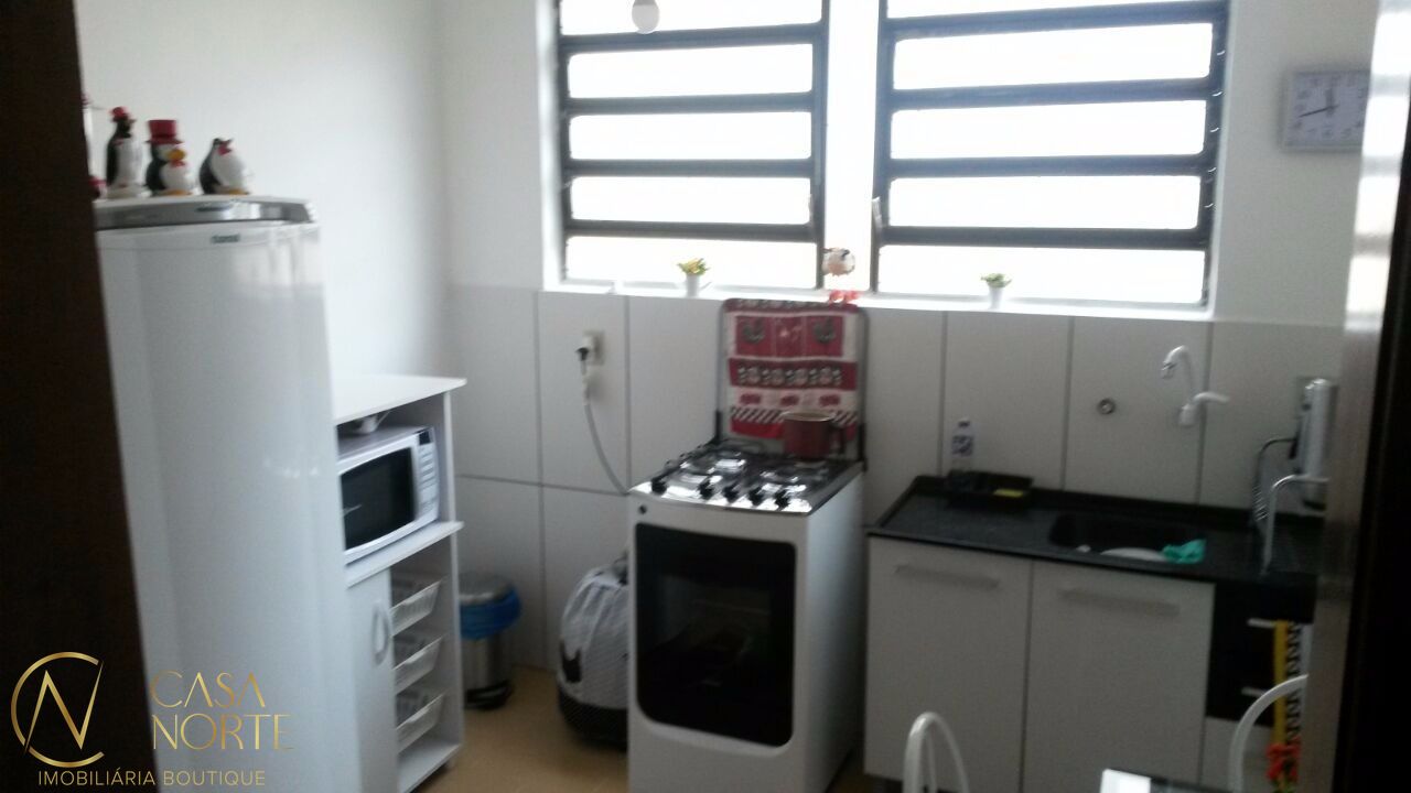 Casa à venda com 5 quartos, 280m², 3 suítes, Rua Lobo da Costa no bairro Azenha em Porto Alegre