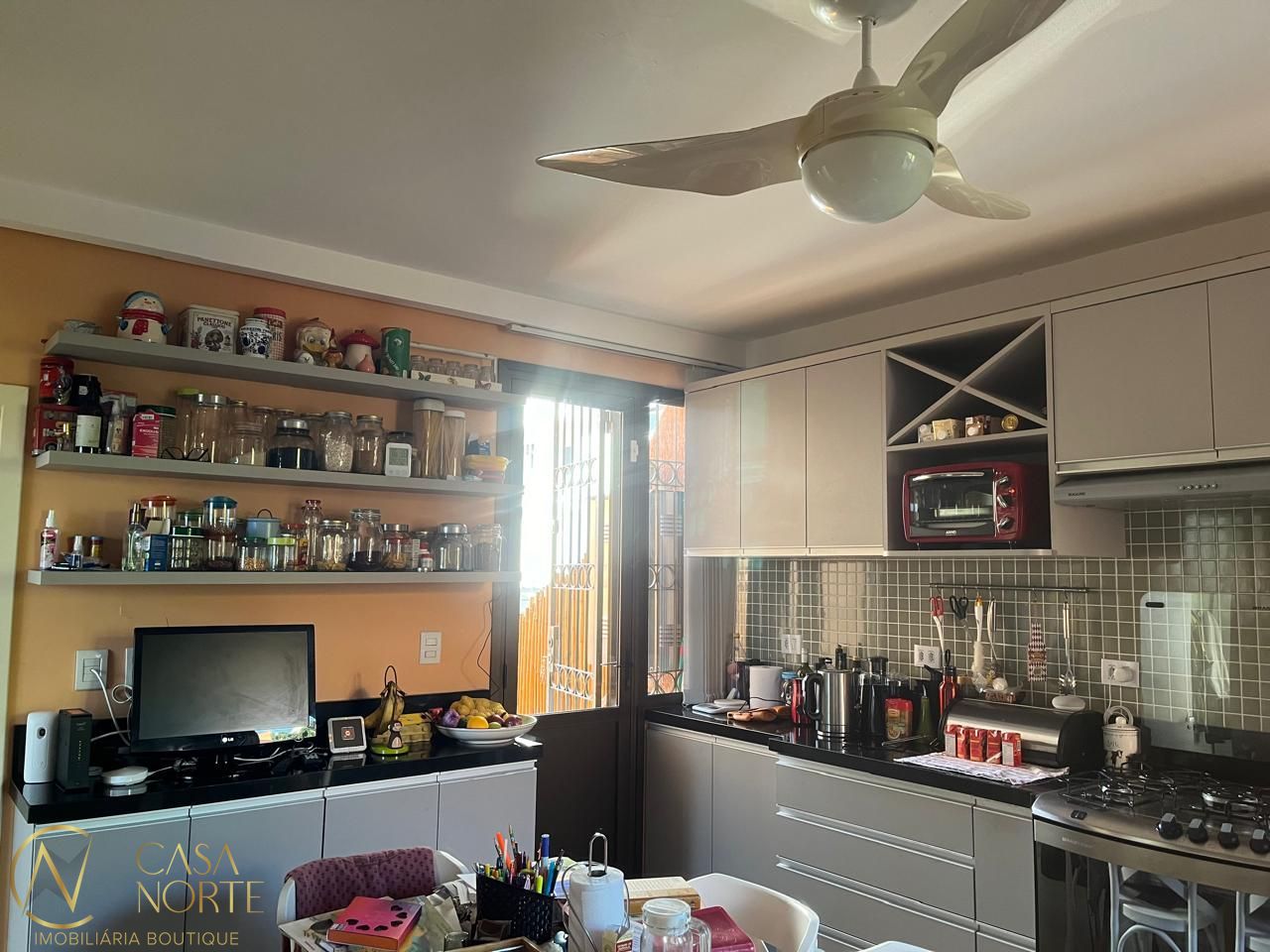 Casa à venda com 3 quartos, 470m², 1 suíte, 3 vagas, Rua Luiz de Camões no bairro Santo Antônio em Porto Alegre