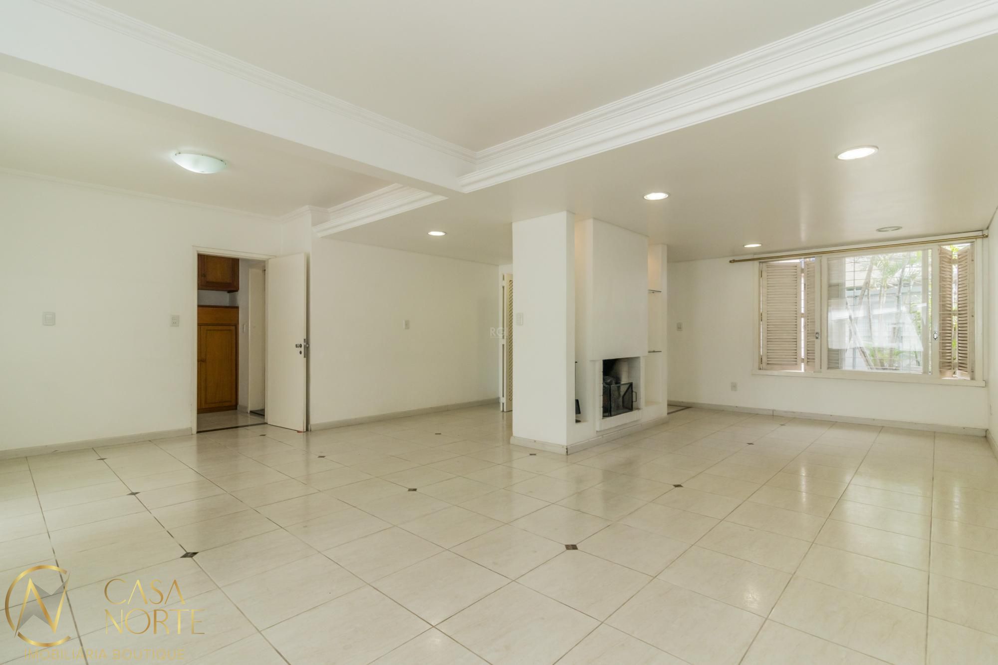 Casa à venda com 4 quartos, 250m², 1 suíte, 3 vagas, Rua Miguel Couto no bairro Menino Deus em Porto Alegre