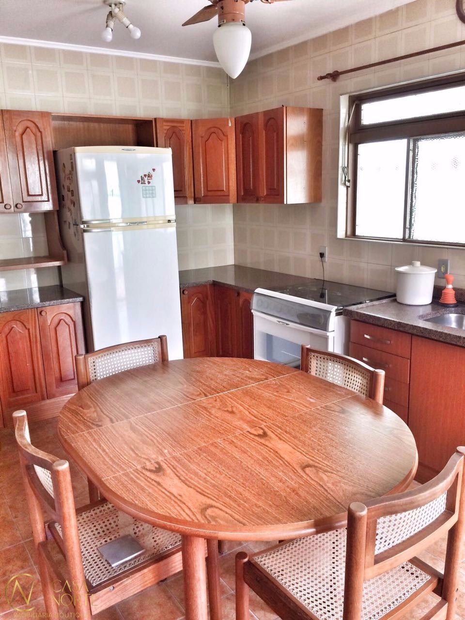 Casa à venda com 3 quartos, 293m², 1 suíte, 4 vagas, Rua Teofilo Otoni no bairro Partenon em Porto Alegre