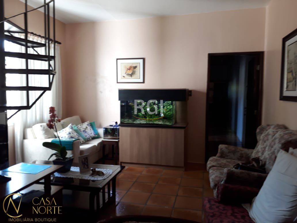 Casa à venda com 3 quartos, 200m², 1 suíte, 1 vaga, Rua Livramento no bairro Santana em Porto Alegre