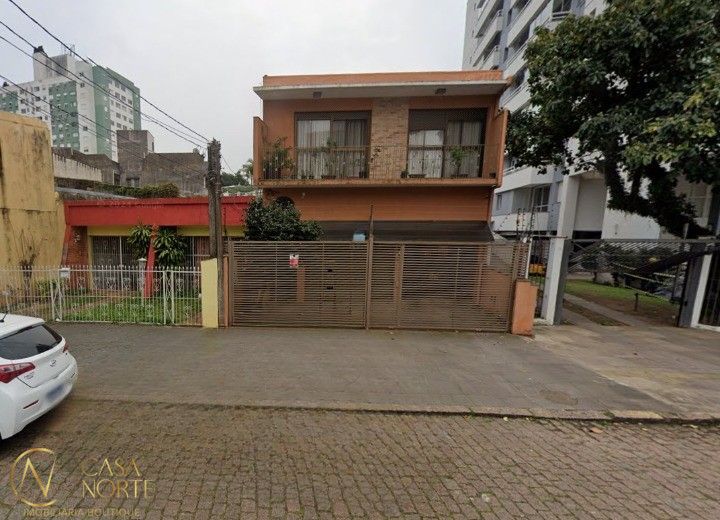 Casa à venda com 3 quartos, 470m², 1 suíte, 3 vagas, Rua Luiz de Camões no bairro Santo Antônio em Porto Alegre