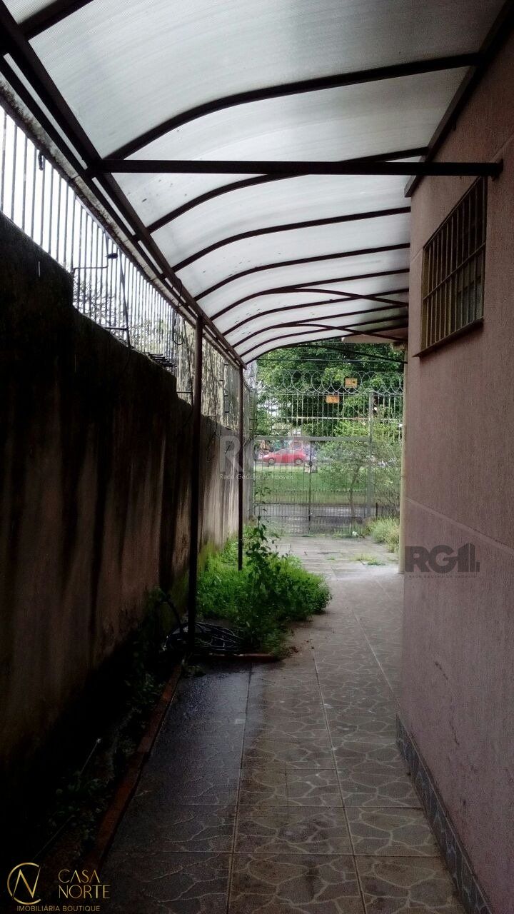 Casa à venda com 3 quartos, 78m², Avenida Ipiranga no bairro Partenon em Porto Alegre
