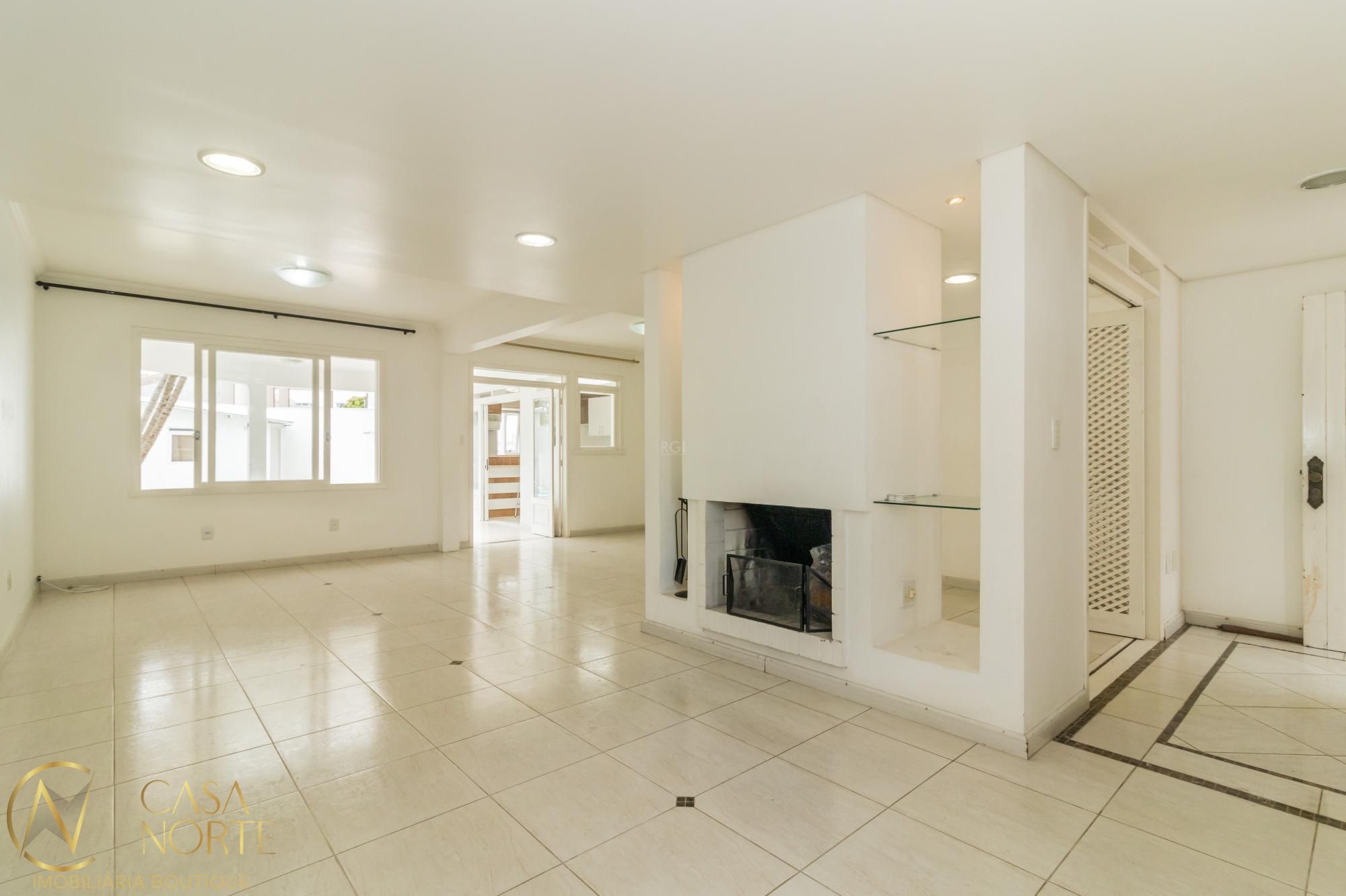 Casa à venda com 4 quartos, 250m², 1 suíte, 3 vagas, Rua Miguel Couto no bairro Menino Deus em Porto Alegre