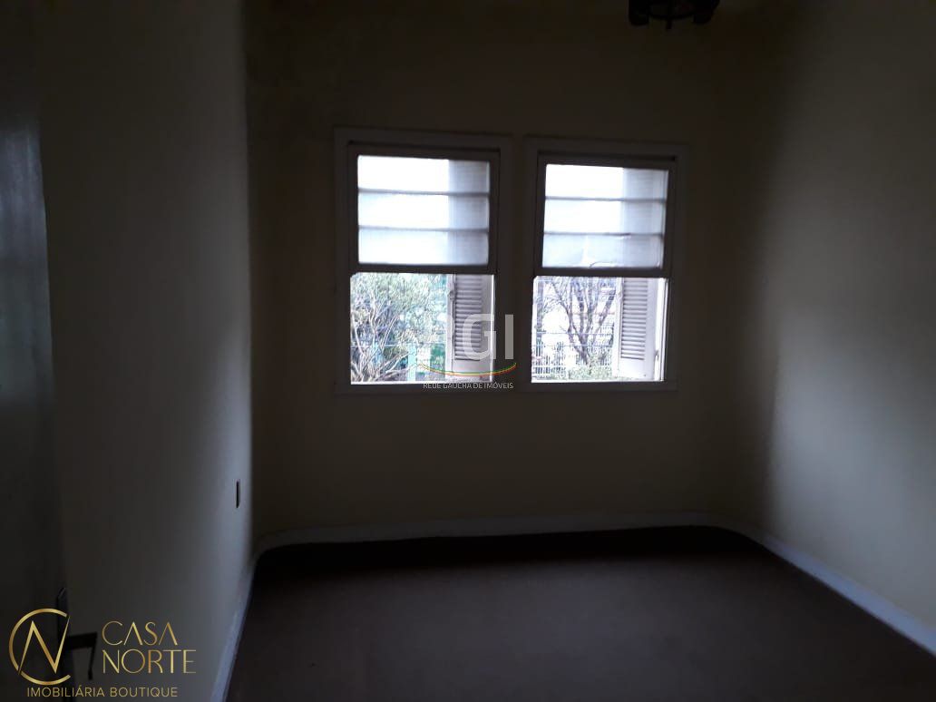 Casa à venda com 5 quartos, 415m², 3 vagas, Avenida Bastian no bairro Menino Deus em Porto Alegre