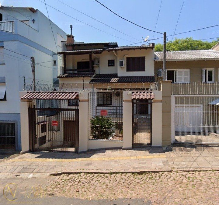 Casa à venda com 4 quartos, 264m², 1 suíte, 3 vagas, Rua Joaquim Cruz no bairro Santo Antônio em Porto Alegre