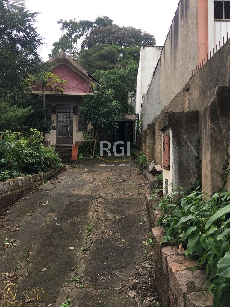 Terreno à venda , 302m², Rua Oscar Schneider no bairro Medianeira em Porto Alegre