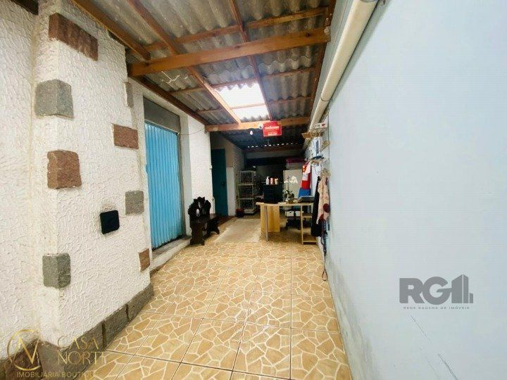 Casa à venda com 3 quartos, 300m², 5 vagas, Rua Vicente da Fontoura no bairro Santana em Porto Alegre