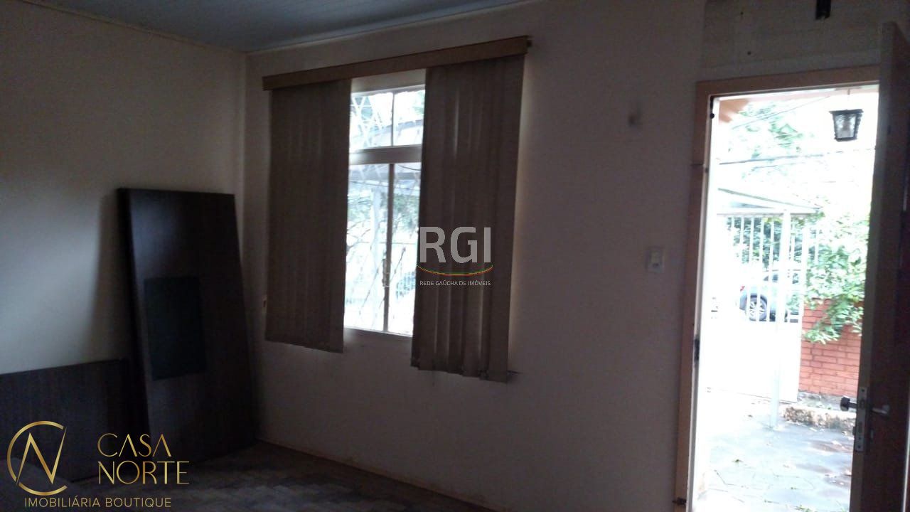 Casa à venda com 3 quartos, 140m², 3 vagas, Rua Luiz de Camoes no bairro Santo Antônio em Porto Alegre