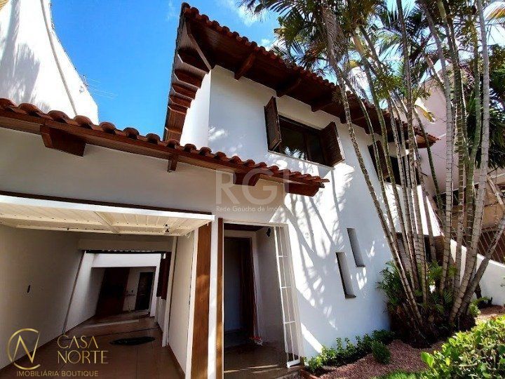 Casa à venda com 3 quartos, 224m², 1 suíte, 3 vagas, Rua Maestro Mendanha no bairro Santana em Porto Alegre