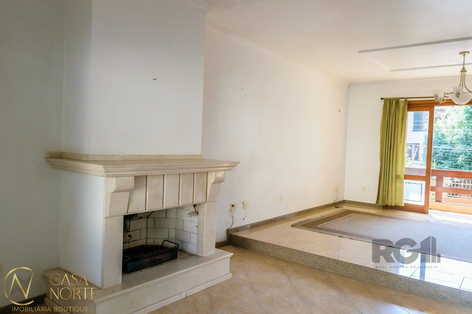 Casa à venda com 3 quartos, 549m², 3 suítes, 6 vagas, Rua Licínio Cardoso no bairro Chácara das Pedras em Porto Alegre
