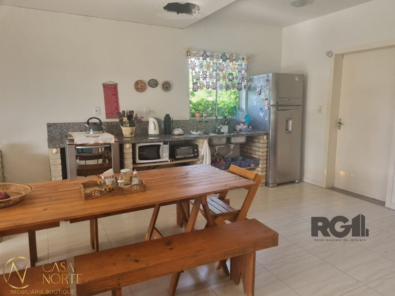 Sítio à venda com 3 quartos, 170m², 1 suíte, 2 vagas, Rua Oito Mil e Quatorze no bairro Lageado em Porto Alegre