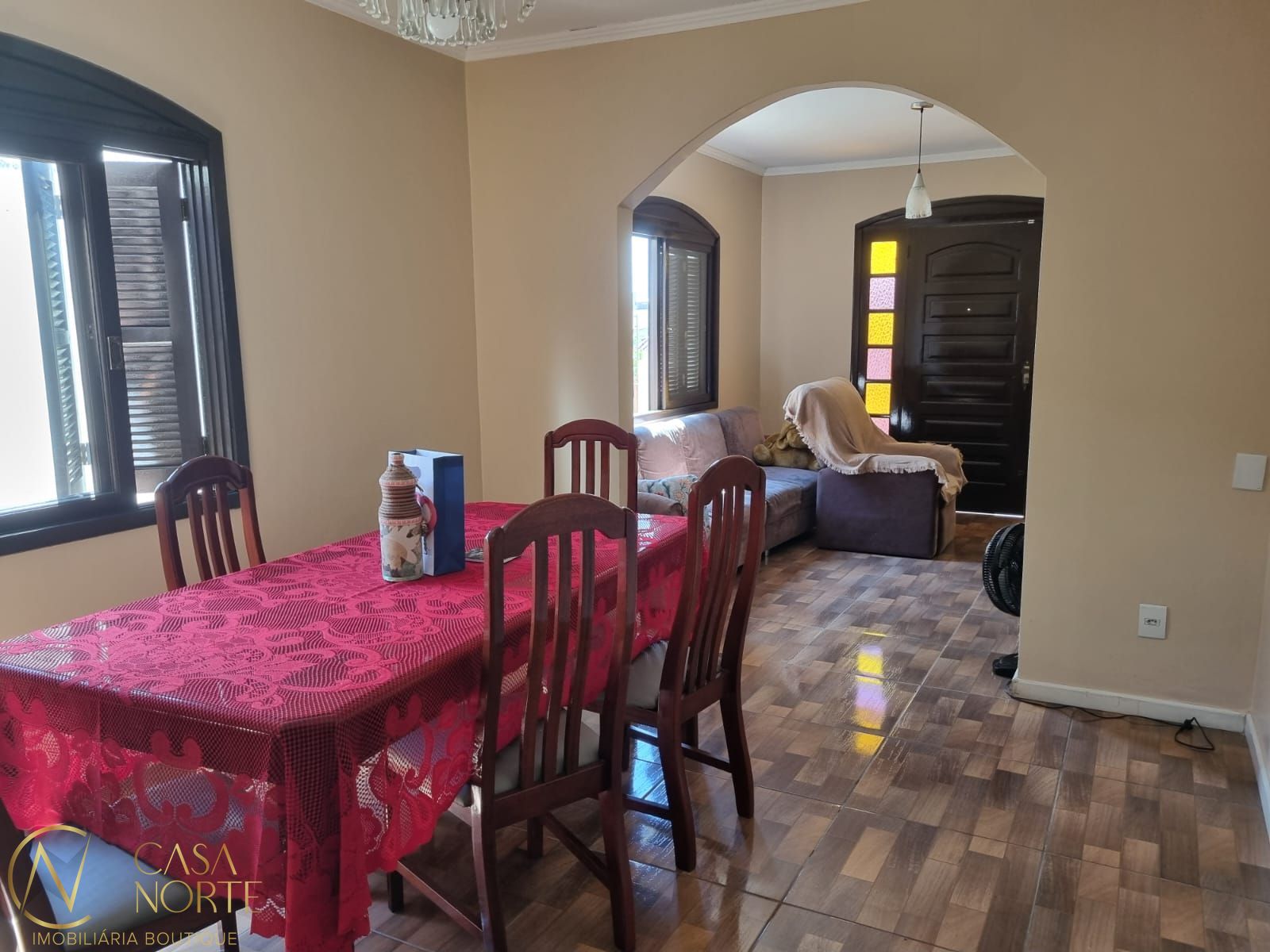 Casa à venda com 5 quartos, 400m², 1 suíte, 5 vagas, Rua Doutor Breno Dias de Castro no bairro Partenon em Porto Alegre