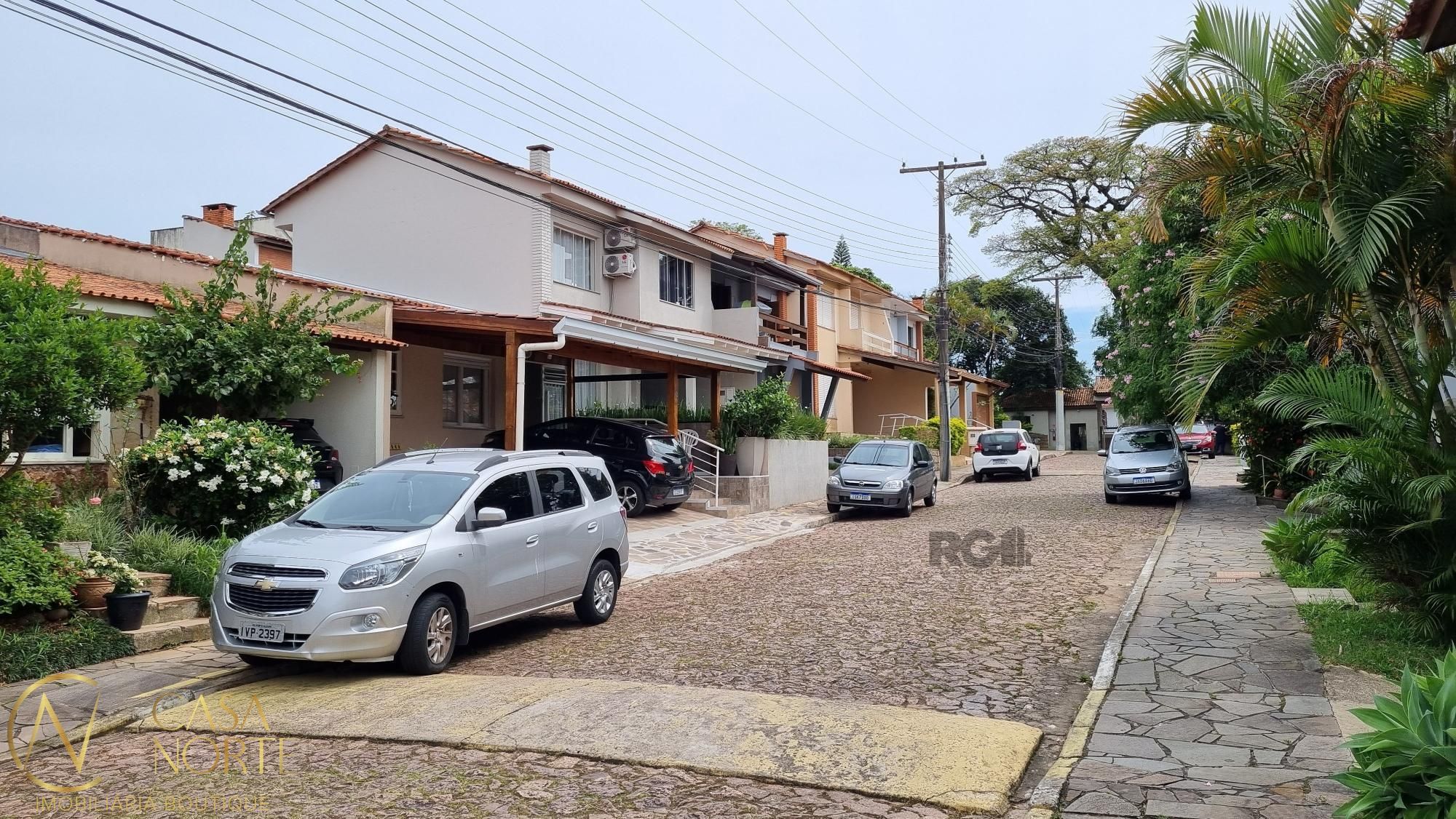 Casa de Condomínio à venda com 3 quartos, 120m², 1 suíte, 3 vagas, Rua Martim Afonso no bairro Santo Antônio em Porto Alegre
