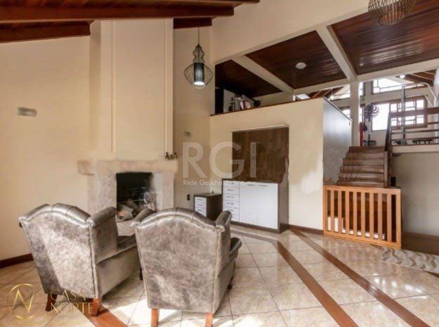Casa à venda com 5 quartos, 250m², 1 suíte, 4 vagas, Rua Doutor João Dahne no bairro Sarandi em Porto Alegre