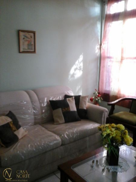 Casa à venda com 3 quartos, 250m², 4 vagas, Monsenhor Veras no bairro Santana em Porto Alegre