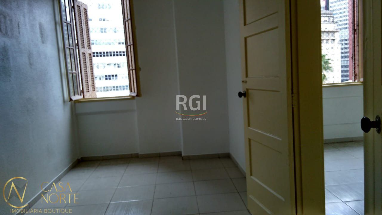 Sala Comercial à venda com 3 quartos, 49m², Avenida Otavio Rocha no bairro Centro Histórico em Porto Alegre