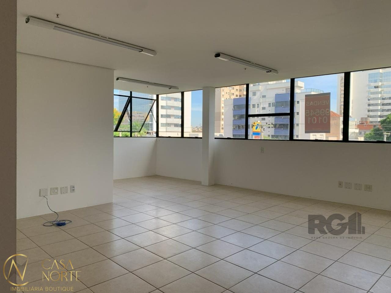 Sala Comercial à venda , 47m², Avenida Princesa Isabel no bairro Santana em Porto Alegre