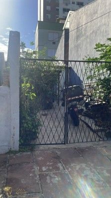 Terreno à venda  com 121m², Rua Monsenhor Veras no bairro Santana em Porto Alegre