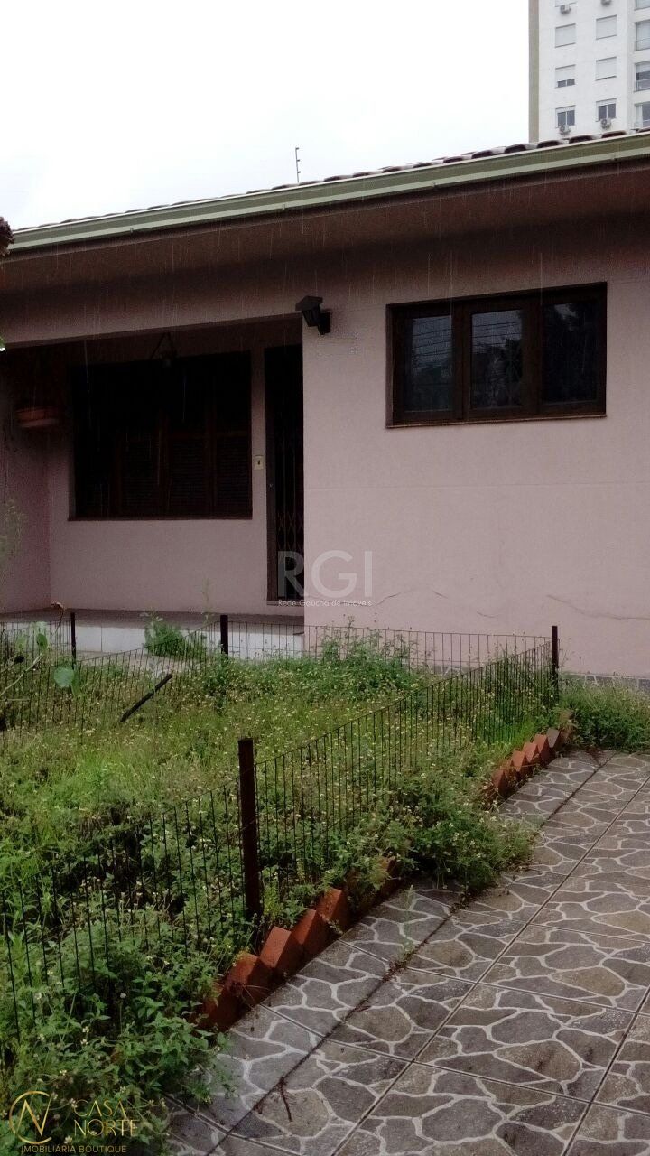 Casa à venda com 3 quartos, 78m², Rua Livramento no bairro Santana em Porto Alegre