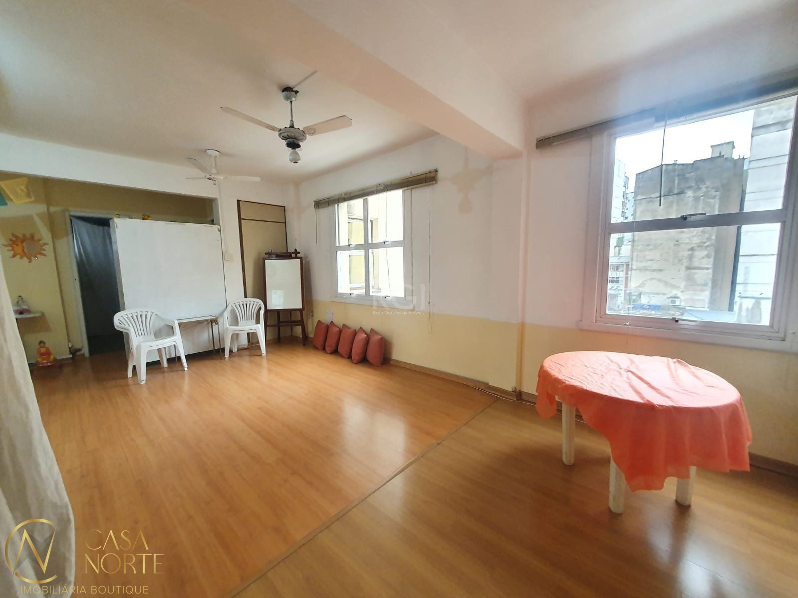 Sala Comercial à venda , 90m², Rua Doutor Flores no bairro Centro Histórico em Porto Alegre