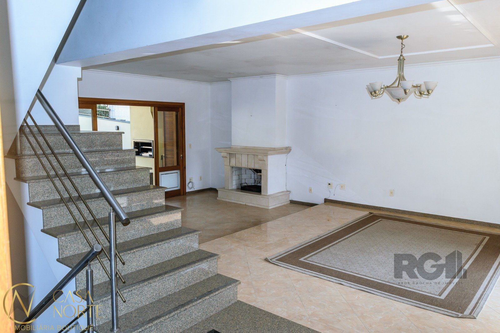 Casa à venda com 3 quartos, 549m², 3 suítes, 6 vagas, Rua Licínio Cardoso no bairro Chácara das Pedras em Porto Alegre