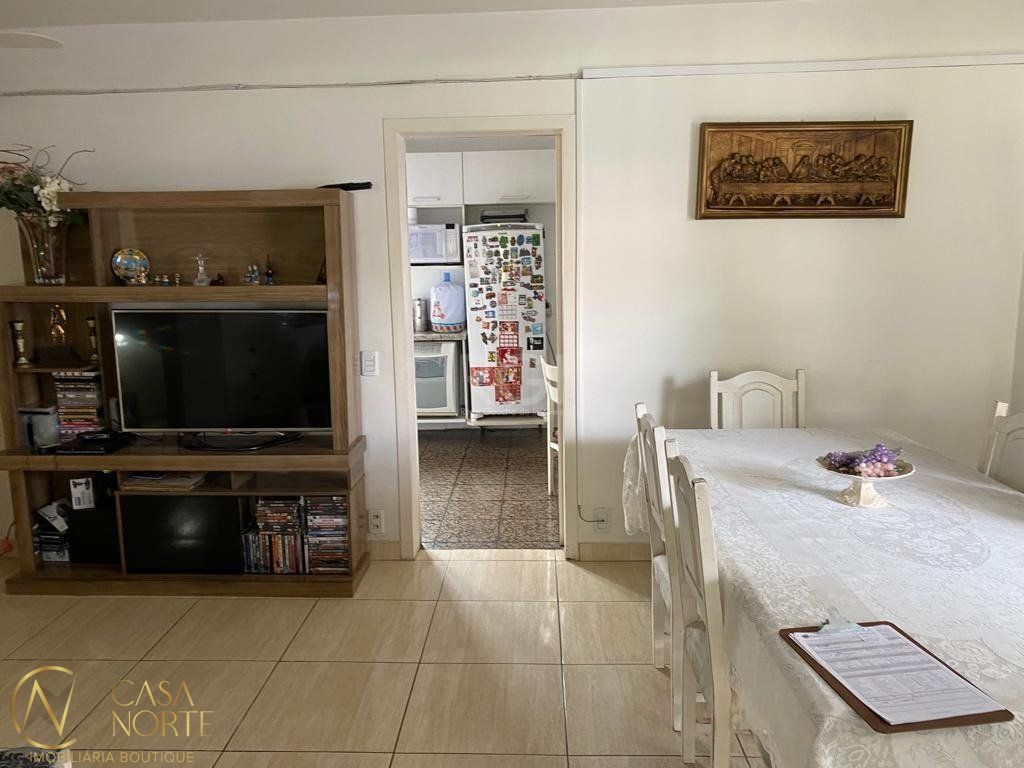 Casa à venda com 3 quartos, 316m², 1 suíte, 4 vagas, Rua São Francisco no bairro Santana em Porto Alegre