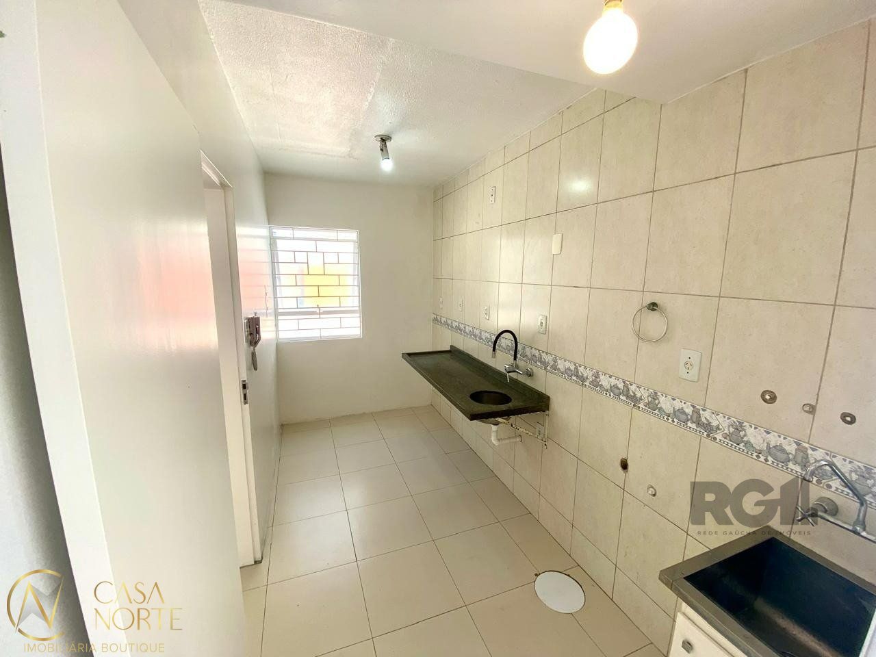 Apartamento à venda com 2 quartos, 50m², 1 vaga, Rua Luiz de Camões no bairro Santo Antônio em Porto Alegre