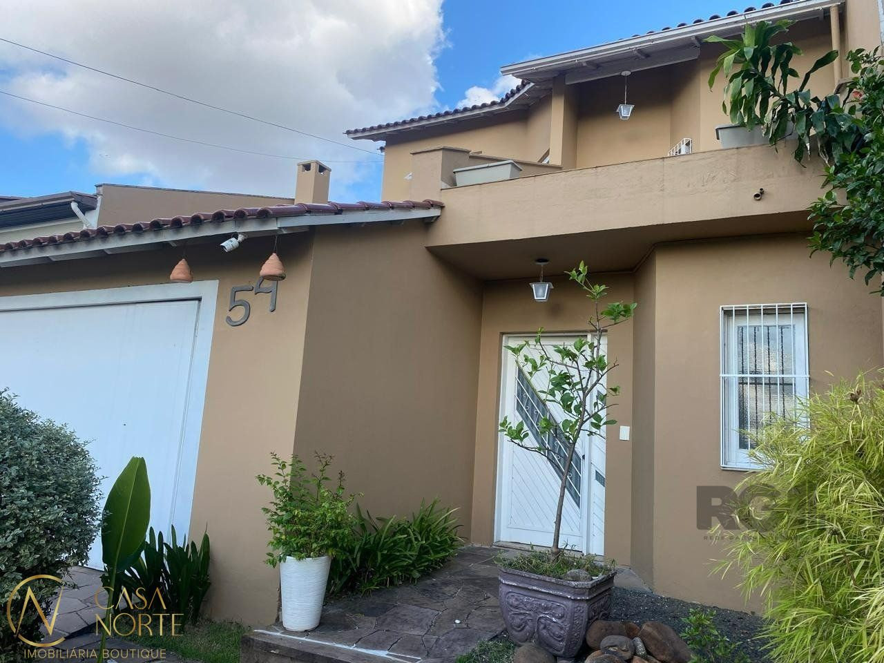 Casa à venda com 3 quartos, 306m², 1 suíte, 2 vagas, Rua São Francisco de Assis no bairro Santo Antônio em Porto Alegre