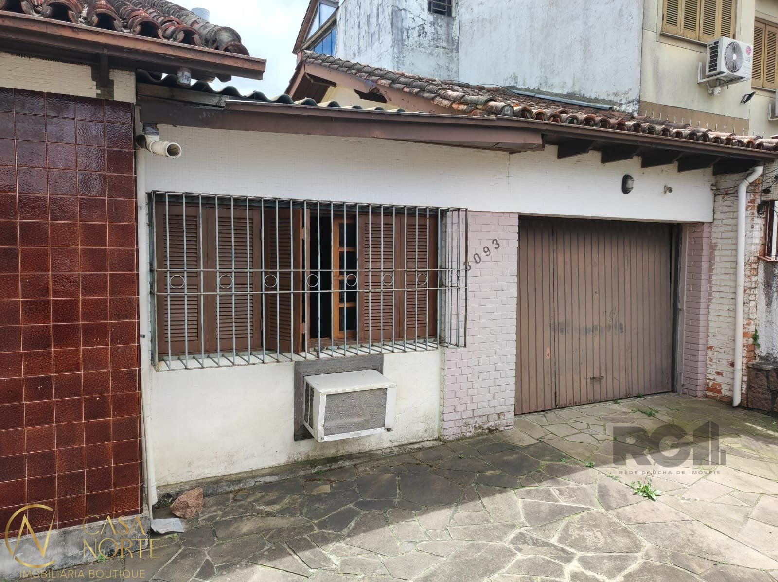 Casa à venda com 3 quartos, 156m², 1 suíte, 2 vagas, Rua Barão do Amazonas no bairro Partenon em Porto Alegre