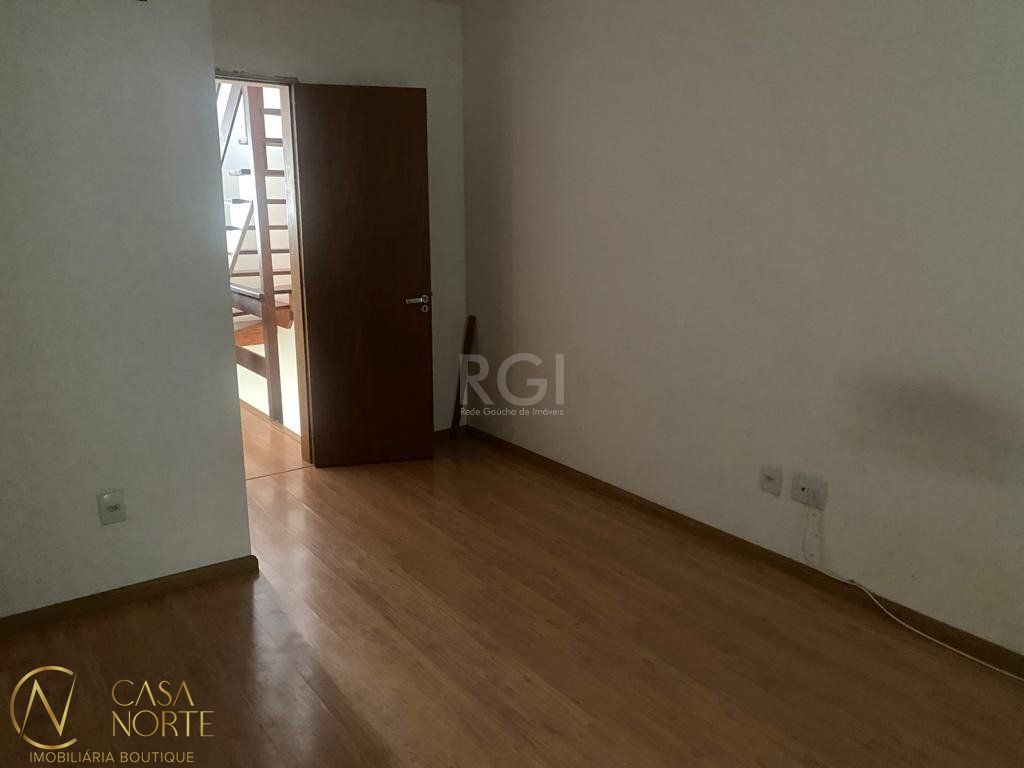 Casa à venda com 3 quartos, 110m², 1 suíte, 2 vagas, Rua José Braulio da Fonseca no bairro Hípica em Porto Alegre