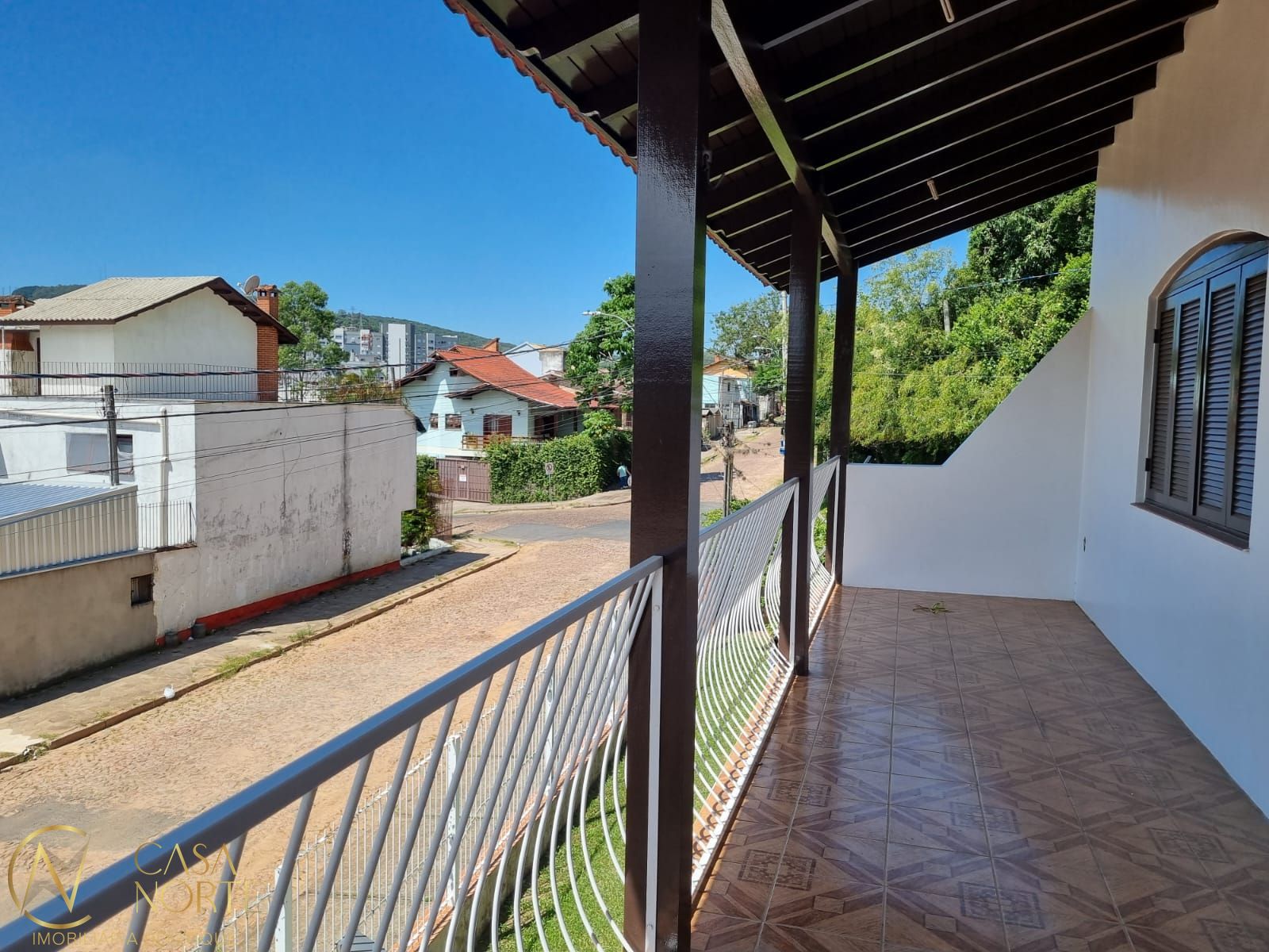 Casa à venda com 5 quartos, 400m², 1 suíte, 5 vagas, Rua Doutor Breno Dias de Castro no bairro Partenon em Porto Alegre